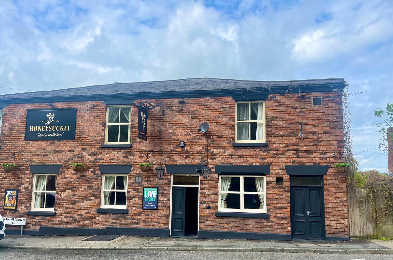 TAKE A LOOK INSIDE NEW WIGAN PUB FOLLOWING 180 000 MAKEOVER